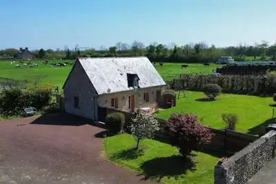 Image de Maison de Charme à Saint-Marcouf avec Jardin Privé