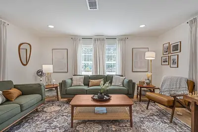 Image de Cozy Stone Cottage near Downtown, Free Ev Charging
