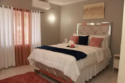 Image de Charming 2-bedroom home-away-from-home in the sunshine city