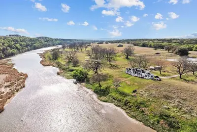 Image de Charming Brazos River Front Cottage perfect for Stargazing, Tranquil and Private