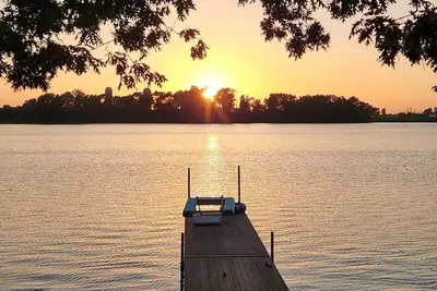 Image de Welcome to your perfect getaway on All Sports Sand Lake