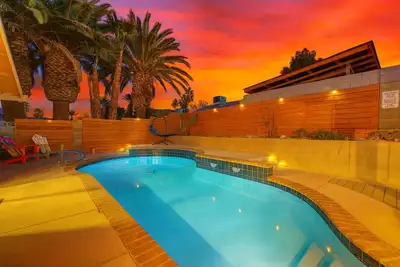 Image de Fresh & Fun! Vegas 4br w Heated Pool, Dog Friendly
