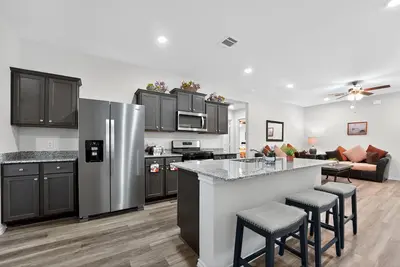 Image de Brand New 3-Bedroom Home with Luxury Amenities in Premier Community