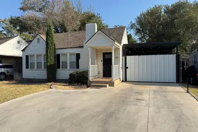 Image de The Matador Cottage Near Ttu (Entire Property)