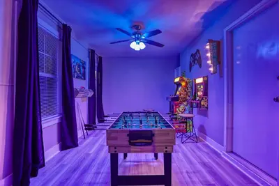 Image de Stay + Play Savannah - Game Room Getaway + Yard