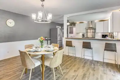 Image de 3 Mi to Ou Campus: Norman Home w/ Sleek Interior!