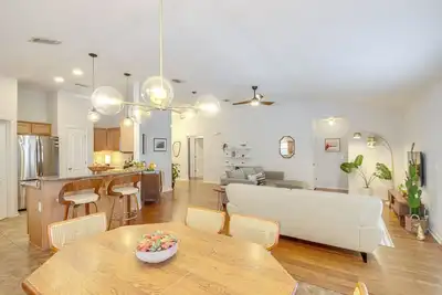 Image de 3 Mi to Escambia Bay: Home w/ Deck & Private Yard!