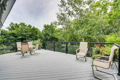Image de 4 Mi to Dtwn: Ohio River Valley Home w/ Deck!