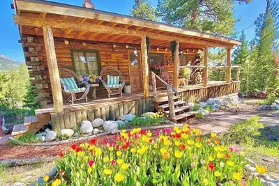 Image de Rustic Log Cabin near National Park with Hot Tub & Mountain Views