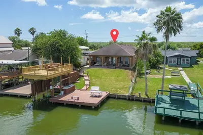 Image de Charming 3-bedroom 3- bathroom house with Ac in Arroyo City on the water