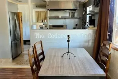 Image de Chase Snow, Then Chill Next to The Fireplace in Unit 11 at the Cedaredge Lodge