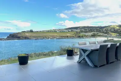 Image de Pet friendly stay overlooking Easts Beach - steps to sand & coast walk