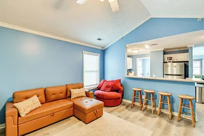 Image de Lake & Pool Access, Home Gym: Fayetteville Condo!