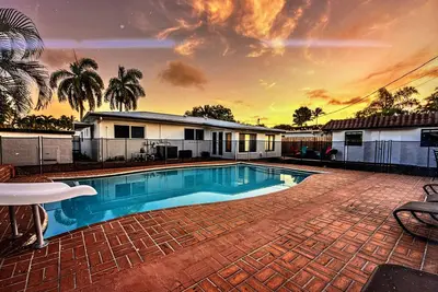 Image de Beach Breeze Inn – Theater, Pool & Arcade, Close to Ocean