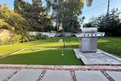 Image de MidCentury Modern Oasis/Se Boise/Golf Putting green!