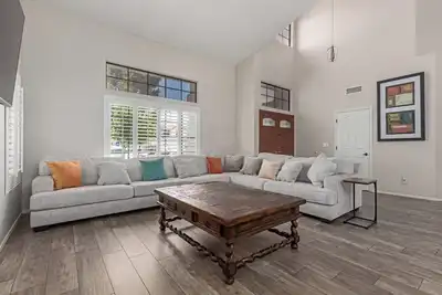 Image de Spacious Resort like 4-bedroom House with fitness room, pool, Bbq- huge backyard