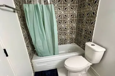 Image de Newly Renovated Cozy secondary suite