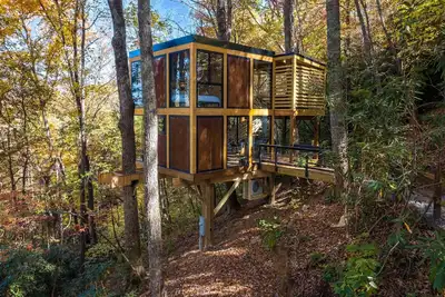 Image de The Cūbus Treehouse - 18 min from Highlands