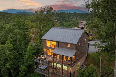 Image de Sleeps 20, Pool, Views, Theater, Gameroom, Firepit, Hot Tub, 20 Min to Dollywood