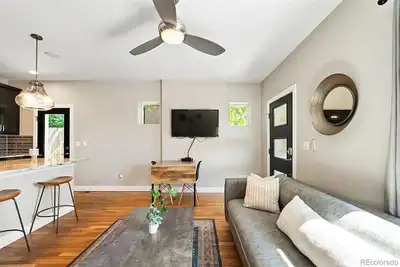 Image de Stylish 2br Retreat\nNear Mile High + Jefferson Park