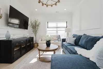 Image de Newly renovated condo on Notre Dame Ave, steps from the Golden Dome! Sleeps 4-6!