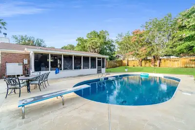 Image de Over The Hill By The Bayou, Pool, Family Friendly