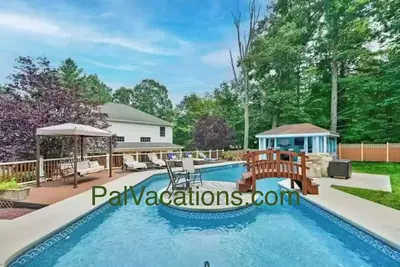 Image de Cheerful 5-bedroom resort with private pool in charming Pocono mountains