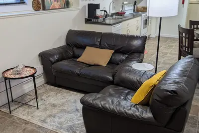 Image de A Cozy and Clean 2-bedroom basement retreat suite in Parkridge Saskatoon.