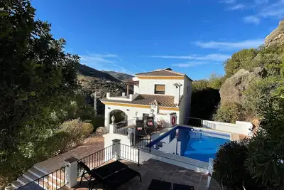 Image de Spanish country house. Completely free, yet two restaurants within walking distance.