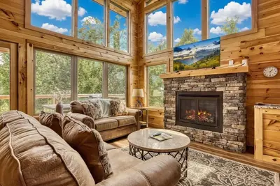 Image de Mountain Spirit - Gated Community, Hot Tub, Game Room, Free Attraction Tickets!