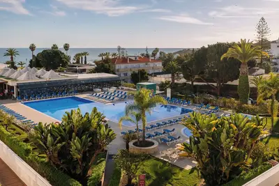 Image de Exotic Coastal Retreat! Easy Beach Access on a Terrace Room | 3 Units