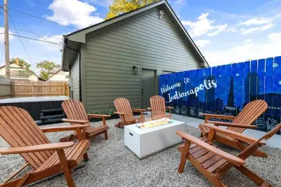 Image de Midwest Moonlight! l Hot Tub, Fire Pit, Arcade!