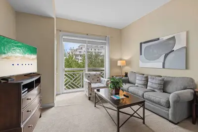 Image de Stunning Bahia Studio Condo at Wharf! Beach Tram, Tropical Pool, and Hot Tub!
