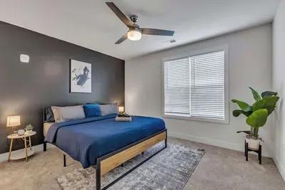 Luxe King 2br Suite Mins to Downtown Durham!