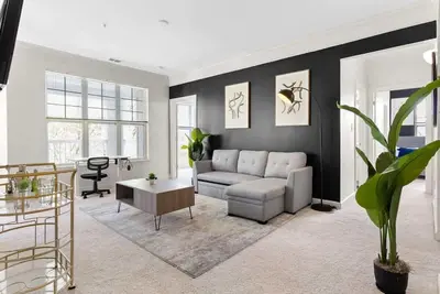 Image de Upscale King 2br Suite Mins Downtown Raleigh!