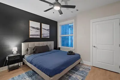 Image de Upscale King 3br Suite to Uptown Charlotte!