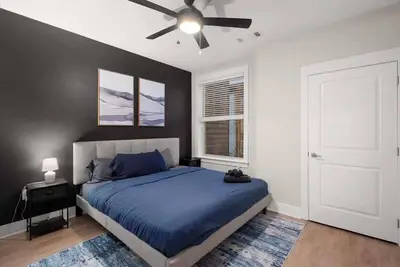 Image de Luxe King 2br in Waverly Charlotte!