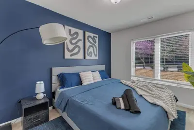Image de Luxe King 3br Townhouse Mins Downtown!