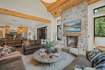 Modern Sunriver Escape with Hot Tub, Deck & Ping Pong