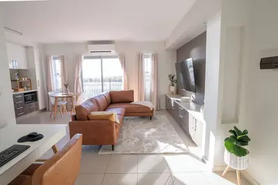 Image de Modern Oceanfront Executive Suite with Workspace & Hi Speed Wifi