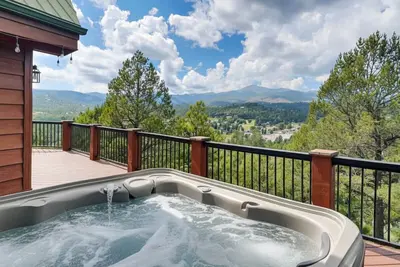 Image de Eagle's Nest | Stunning View, Hot Tub, Great Location