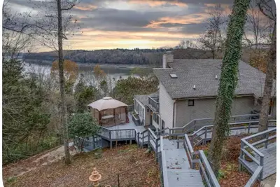 Image de Spacious 6-bedroom house in welcoming Bronston, minutes to Lake Cumberland