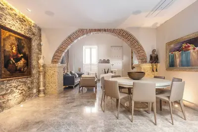 Image de Luxury 4 Bedroom House in Old City