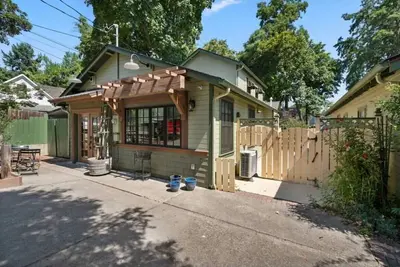 Image de The Monarch - charming cottage in prime downtown Jacksonville w/Ac + luxury bath