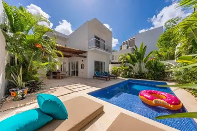Image de Casa Kinam | Chic 4br Villa w/ Pool in La Veleta