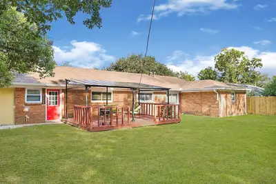 Image de Updated 5br Baytown Home Sleeps 12 Patio&Grill