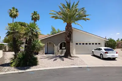 Image de Be the 1st to stay at this cozy completely remodeled 2-bed house on  golf course