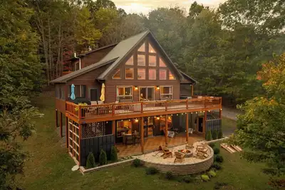 Image de Luxury Chalet: Hot Tub + Sauna + Tesla Ev + Starlink. Mins to Wisp!