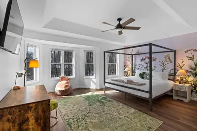 Image de New! Hot Tub-Pool Table-Arcade-Fire Pit-Bbq