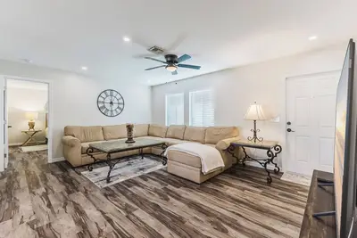 Image de Peaceful Venice Home: Minutes to Multiple Beaches & Scenic Trails